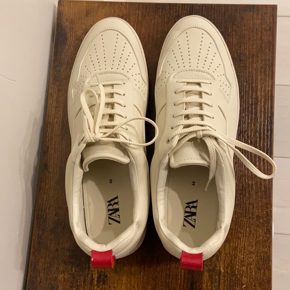 Zara Casual Sneakers - Cream Color With Red Accent. Size 44EU 11US Mens